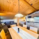 Appartements Bergfried - Ski In Ski Out, Inklusive Sommerkarte, Zentral Mit Ausblick Ueber Kaprun * Kaprun