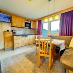 Appartements Bergfried - Ski In Ski Out, Inklusive Sommerkarte, Zentral Mit Ausblick Ueber Kaprun Apartment *