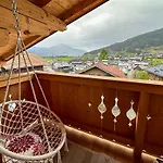 Appartements Bergfried - Ski In Ski Out, Inklusive Sommerkarte, Zentral Mit Ausblick Ueber Kaprun Apartment