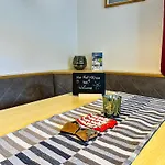Appartements Bergfried - Ski In Ski Out, Inklusive Sommerkarte, Zentral Mit Ausblick Ueber Kaprun Kaprun
