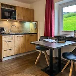 Appartements Bergfried - Ski In Ski Out, Inklusive Sommerkarte, Zentral Mit Ausblick Ueber Kaprun Apartment
