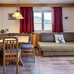 Appartements Bergfried - Ski In Ski Out, Inklusive Sommerkarte, Zentral Mit Ausblick Ueber Kaprun Kaprun