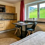 Appartements Bergfried - Ski In Ski Out, Inklusive Sommerkarte, Zentral Mit Ausblick Ueber Kaprun Apartment Kaprun