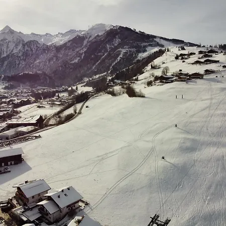 Appartements Bergfried - Inklusive Sommerkarte, Zentral Mit Ausblick Ueber Kaprun, Ski In Ski Out