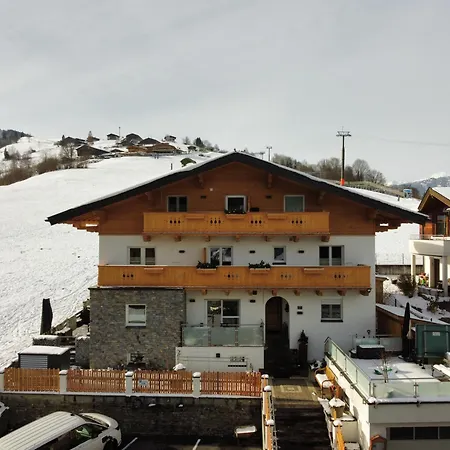 דירה Appartements Bergfried - Inklusive Sommerkarte, Zentral Mit Ausblick Ueber Kaprun, Ski In Ski Out קפרון