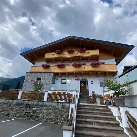Appartements Bergfried - Inklusive Sommerkarte, Zentral Mit Ausblick Ueber Kaprun, Ski In Ski Out דירה קפרון