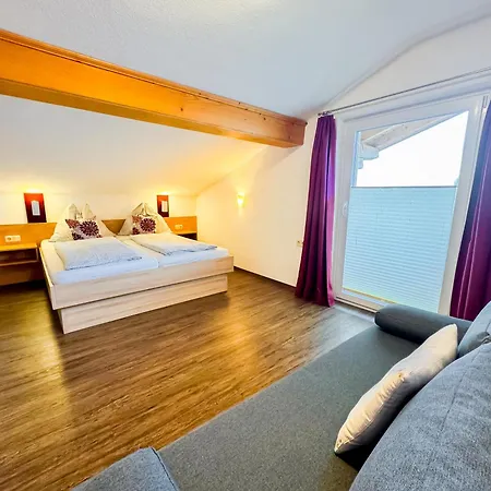 דירה Appartements Bergfried - Inklusive Sommerkarte, Zentral Mit Ausblick Ueber Kaprun, Ski In Ski Out קפרון