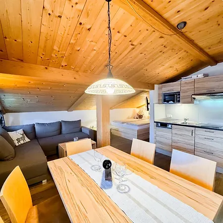 Appartements Bergfried - Ski In Ski Out Bis Ca Mitte Oder Ende Maerz, Inklusive Sommerkarte, Zentral Mit Ausblick Ueber Kaprun * Kaprun
