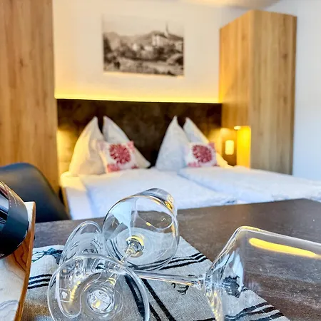 Appartements Bergfried - Inklusive Sommerkarte, Zentral Mit Ausblick Ueber Kaprun, Ski In Ski Out *