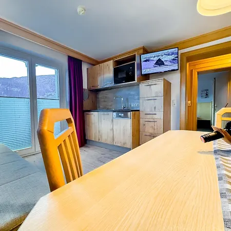 Appartements Bergfried - Ski In Ski Out Bis Ca Mitte Maerz, Inklusive Sommerkarte, Zentral Mit Ausblick Ueber Kaprun קפרון