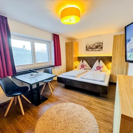 Appartements Bergfried - Inklusive Sommerkarte, Zentral Mit Ausblick Ueber Kaprun, Ski In Ski Out דירה *