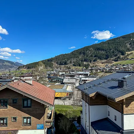 דירה Appartements Bergfried - Ski In Ski Out Bis Ca Mitte Maerz, Inklusive Sommerkarte, Zentral Mit Ausblick Ueber Kaprun קפרון