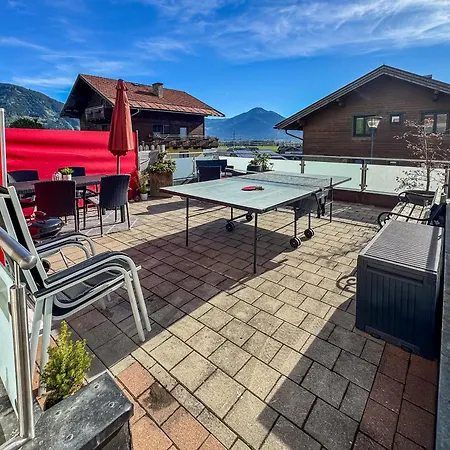 Appartements Bergfried - Ski In Ski Out Bis Ca Mitte Maerz, Inklusive Sommerkarte, Zentral Mit Ausblick Ueber Kaprun קפרון