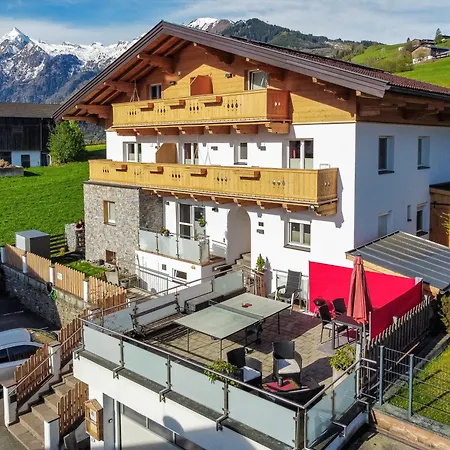 Bergfried Kaprun, Ski-in Ski-out, Sommerkarte Und Panoramablick Apartment *