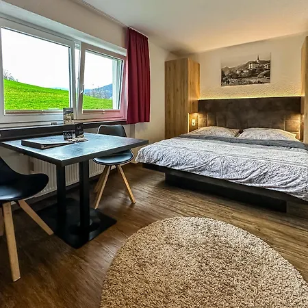 Appartements Bergfried - Ski In Ski Out Bis Ca Mitte Oder Ende Maerz, Inklusive Sommerkarte, Zentral Mit Ausblick Ueber Kaprun Kaprun
