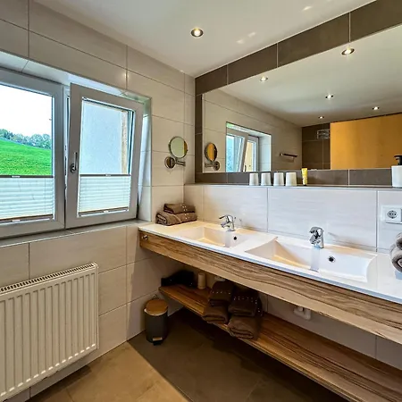 Apartament Appartements Bergfried - Ski In Ski Out Bis Ca Mitte Oder Ende Maerz, Inklusive Sommerkarte, Zentral Mit Ausblick Ueber Kaprun *