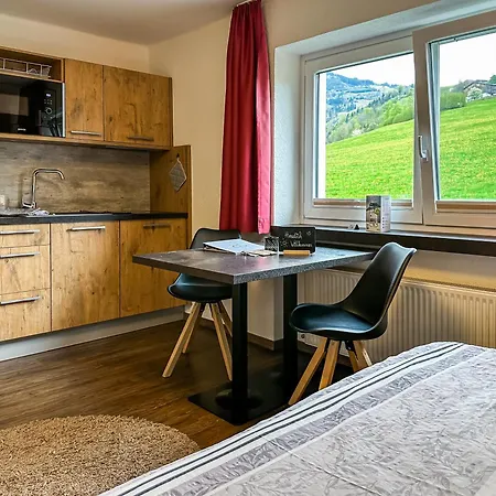 Appartements Bergfried - Inklusive Sommerkarte, Zentral Mit Ausblick Ueber Kaprun, Ski In Ski Out דירה קפרון