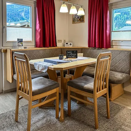 Appartements Bergfried - Inklusive Sommerkarte, Zentral Mit Ausblick Ueber Kaprun, Ski In Ski Out Apartmán *