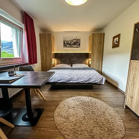 Appartements Bergfried - Inklusive Sommerkarte, Zentral Mit Ausblick Ueber Kaprun, Ski In Ski Out