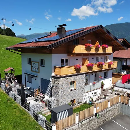 Apartament Appartements Bergfried - Ski In Ski Out Bis Ca Mitte Oder Ende Maerz, Inklusive Sommerkarte, Zentral Mit Ausblick Ueber Kaprun *