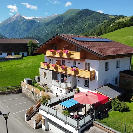 Bergfried Kaprun, Ski-in Ski-out, Sommerkarte Und Panoramablick كابرون
