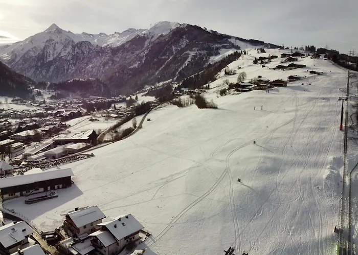 Appartements Bergfried - Ski In Ski Out, Inklusive Sommerkarte, Zentral Mit Ausblick Ueber Kaprun