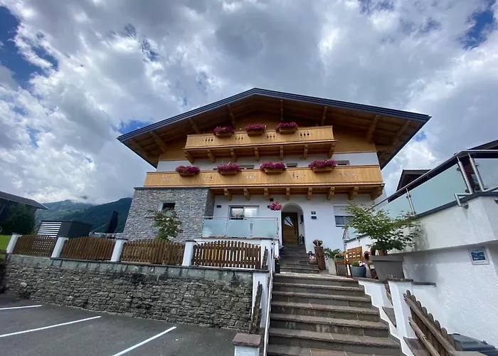 Appartements Bergfried - Ski In Ski Out bis ca Mitte oder Ende März, inklusive Sommerkarte, zentral mit Ausblick über Kaprun Apartamento Kaprun