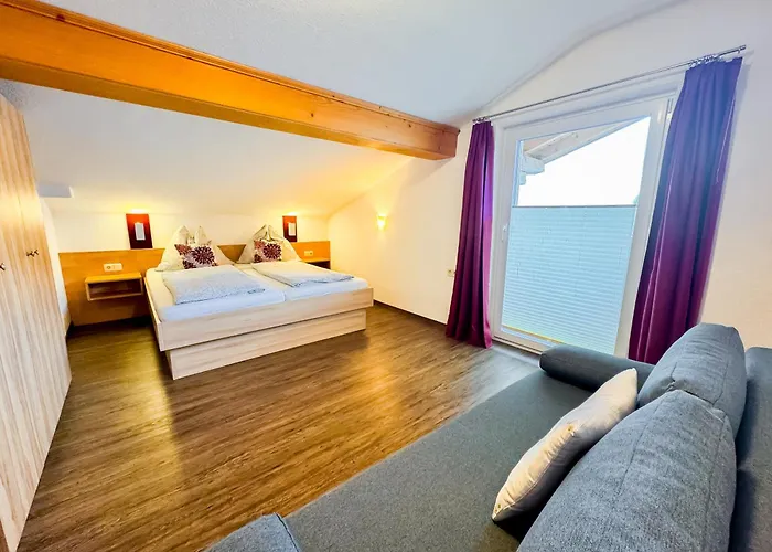 Apartamento Appartements Bergfried - Ski In Ski Out bis ca Mitte oder Ende März, inklusive Sommerkarte, zentral mit Ausblick über Kaprun Kaprun
