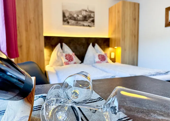 Appartements Bergfried - Ski In Ski Out, Inklusive Sommerkarte, Zentral Mit Ausblick Ueber Kaprun *