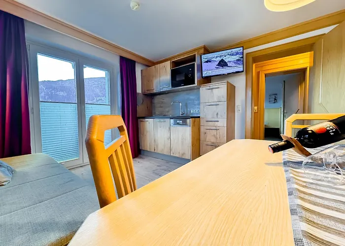 Appartements Bergfried - Ski In Ski Out bis ca Mitte oder Ende März, inklusive Sommerkarte, zentral mit Ausblick über Kaprun Kaprun