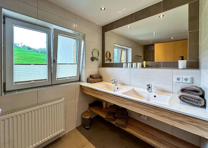 Apartamento Appartements Bergfried - Ski In Ski Out bis ca Mitte oder Ende März, inklusive Sommerkarte, zentral mit Ausblick über Kaprun *