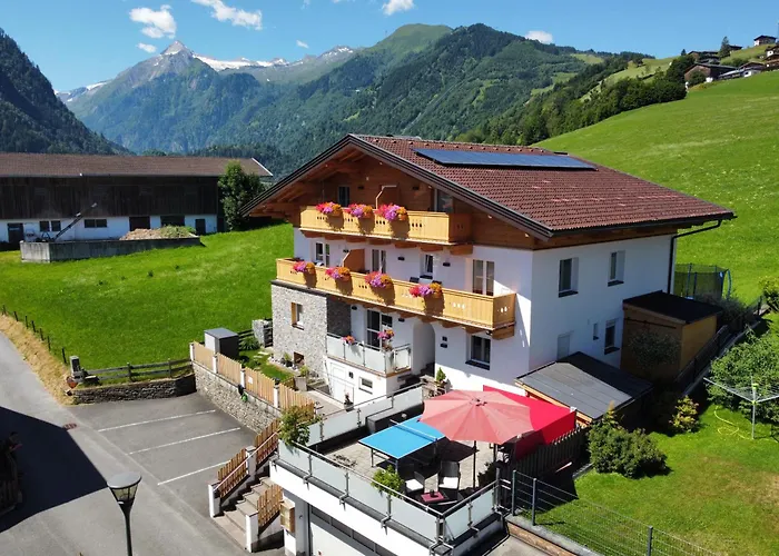 Appartements Bergfried - Ski In Ski Out, Inklusive Sommerkarte, Zentral Mit Ausblick Ueber Kaprun Kaprun